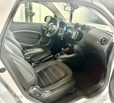Smart Fortwo EQ Cabrio Prime — Cabriolet électrique 100% zéro émission — côté
