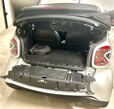 Smart Fortwo EQ Cabrio Prime — Cabriolet électrique 100% zéro émission — intérieur