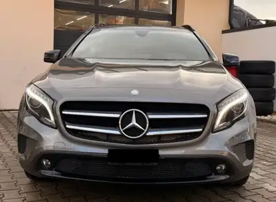 Mercedes-Benz GLA 200 Night Star — SUV compact urbain, 151'000 km, sans sinistre — Heckansicht