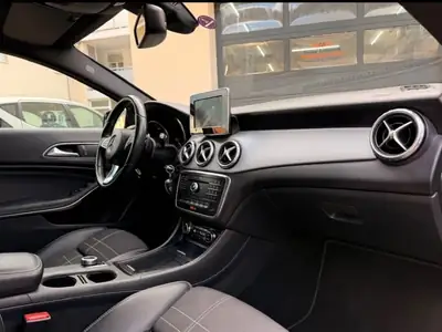 Mercedes-Benz GLA 200 Night Star — SUV compact urbain, 151'000 km, sans sinistre — Armaturenbrett