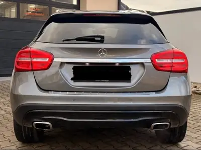Mercedes-Benz GLA 200 Night Star — SUV compact urbain, 151'000 km, sans sinistre — Innenraum