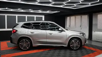 BMW X1 sDrive 20i 48V M Sport Pro 2024 — SUV hybride léger, 17 500 km, garantie BMW — intérieur