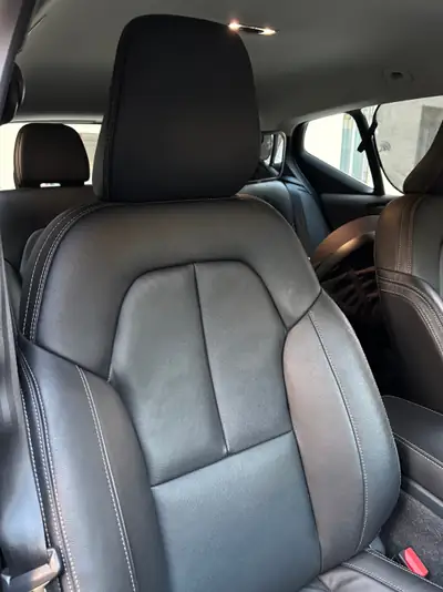 Volvo XC40 B4 Mild Hybrid AWD — SUV compact efficient, 40'000 km seulement — arrière
