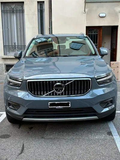 Volvo XC40 B4 Mild Hybrid AWD — SUV compact efficient, 40'000 km seulement — vue extérieure