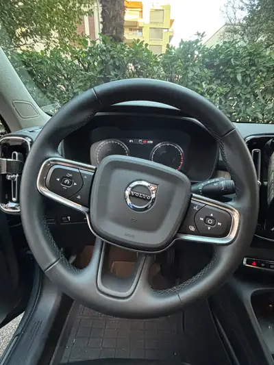 Volvo XC40 B4 Mild Hybrid AWD — SUV compact efficient, 40'000 km seulement — détail