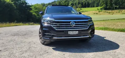 VW Touareg 2018 — SUV premium diesel 286 ch, cuir brun sur mesure et équipements haut de gamme — côté