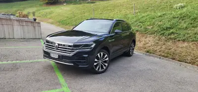 VW Touareg 2018 — SUV premium diesel 286 ch, cuir brun sur mesure et équipements haut de gamme — vue extérieure