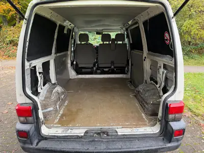VW T4 2.0 — Utilitaire spacieux 2001, moteur fiable et polyvalent — intérieur