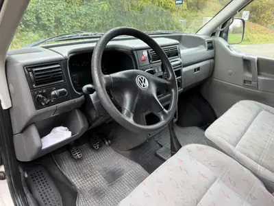 VW T4 2.0 — Utilitaire spacieux 2001, moteur fiable et polyvalent — tableau de bord