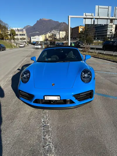 Porsche 911 Carrera 4 GTS Cabriolet — Décapotable sport 480 ch, seulement 21'000 km — intérieur