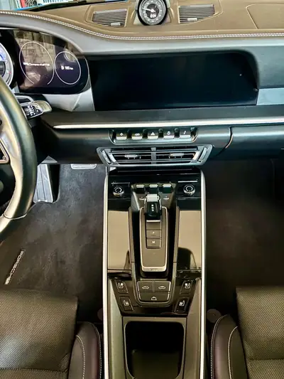 Porsche 911 Carrera 4 GTS Cabriolet — Décapotable sport 480 ch, seulement 21'000 km — Miniature 9