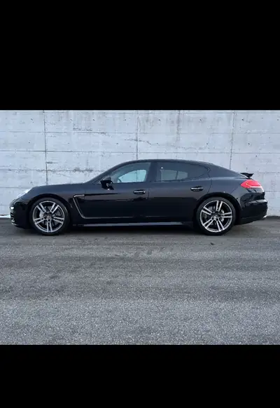 Porsche Panamera 4S 3.0 PDK — Grand berline de luxe, 420 ch et transmission intégrale — rear view