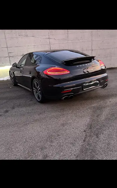 Porsche Panamera 4S 3.0 PDK — Grand berline de luxe, 420 ch et transmission intégrale — side view