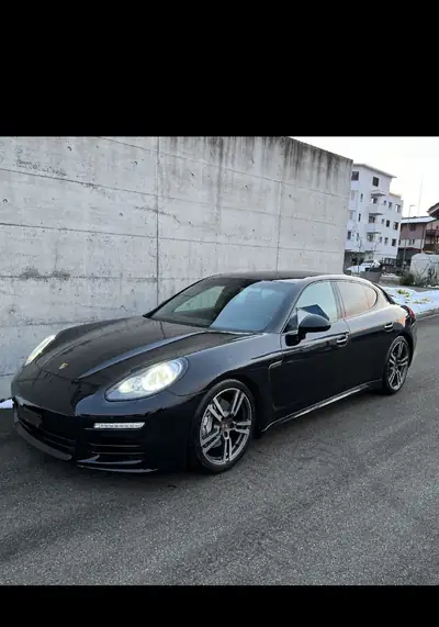 Porsche Panamera 4S 3.0 PDK — Grand berline de luxe, 420 ch et transmission intégrale — exterior view
