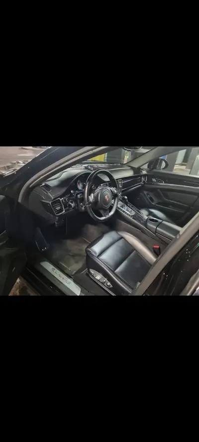 Porsche Panamera 4S 3.0 PDK — Grand berline de luxe, 420 ch et transmission intégrale — interior