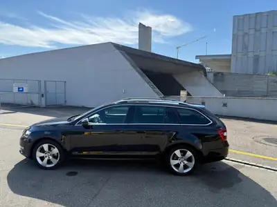 Skoda Octavia Combi 2.0 TSI — Break polyvalent, 190 ch dynamiques, finition Clever — Miniature 8