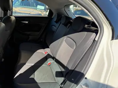 FIAT 500X 120th Anniversary — Compact SUV élégant, 53 500 km, équipement complet — Miniature 11