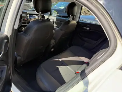FIAT 500X 120th Anniversary — Compact SUV élégant, 53 500 km, équipement complet — Miniature 10