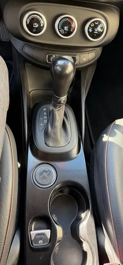 FIAT 500X 120th Anniversary — Compact SUV élégant, 53 500 km, équipement complet — Miniature 16