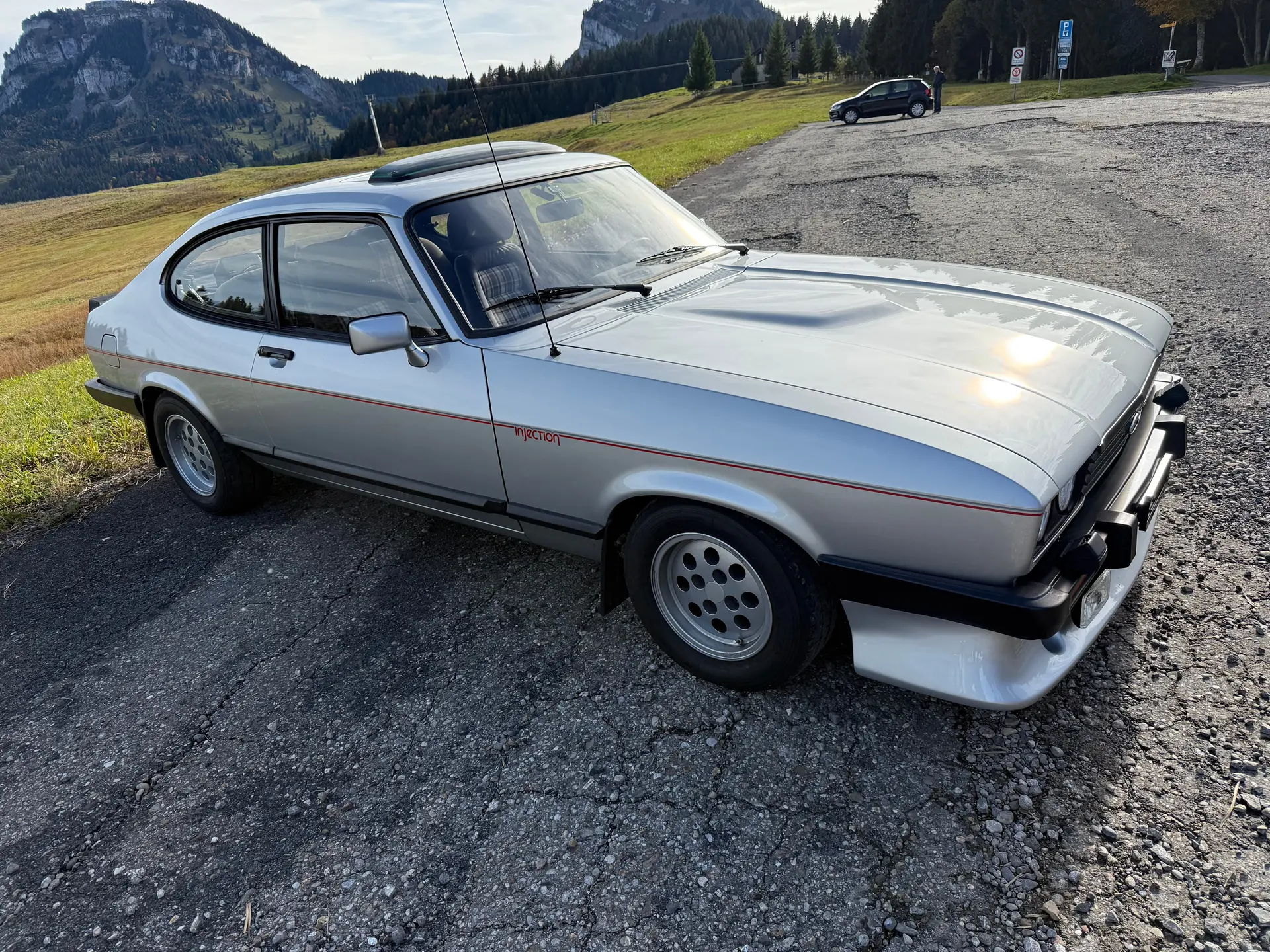 Ford Capri 2,8 — Coupé sportif des années 80, 58'000 km authentiques — Außenansicht
