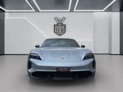 Porsche Taycan Turbo S — Berline électrique haute performance, 20'000 km seulement — side view