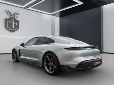 Porsche Taycan Turbo S — Berline électrique haute performance, 20'000 km seulement — detail