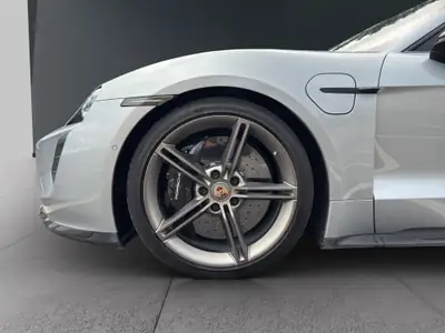 Porsche Taycan Turbo S — Berline électrique haute performance, 20'000 km seulement — Thumbnail 20