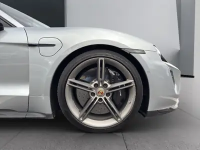 Porsche Taycan Turbo S — Berline électrique haute performance, 20'000 km seulement — Thumbnail 21