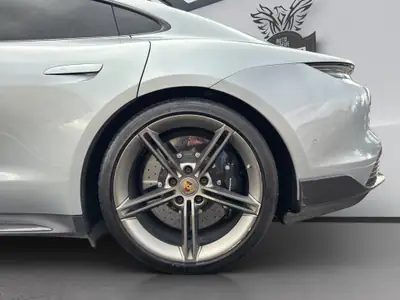 Porsche Taycan Turbo S — Berline électrique haute performance, 20'000 km seulement — Thumbnail 22