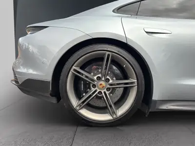Porsche Taycan Turbo S — Berline électrique haute performance, 20'000 km seulement — Thumbnail 23
