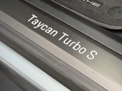 Porsche Taycan Turbo S — Berline électrique haute performance, 20'000 km seulement — Thumbnail 26