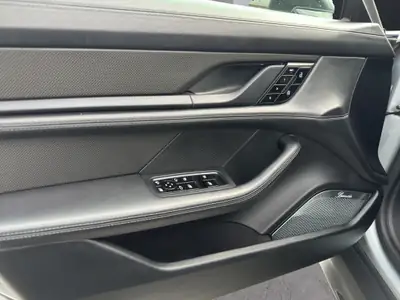 Porsche Taycan Turbo S — Berline électrique haute performance, 20'000 km seulement — Thumbnail 25