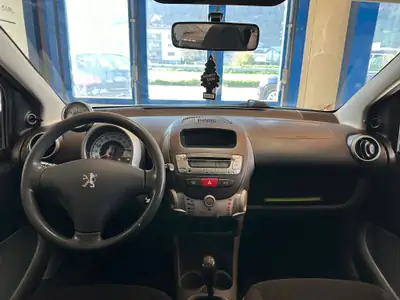 Peugeot 107 1.0 Urban — Citadine économe, 176'000 km, sans sinistre — Miniatur 8