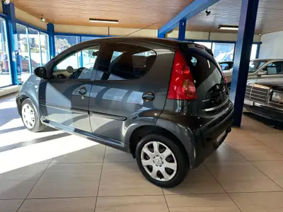 Peugeot 107 1.0 Urban — Citadine économe, 176'000 km, sans sinistre — Miniatur 7