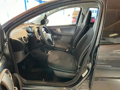 Peugeot 107 1.0 Urban — Citadine économe, 176'000 km, sans sinistre — Miniatur 10