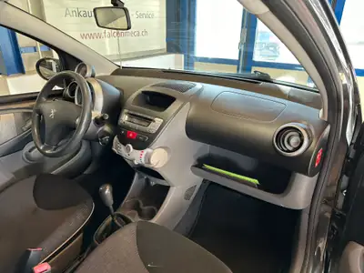 Peugeot 107 1.0 Urban — Citadine économe, 176'000 km, sans sinistre — Miniatur 11