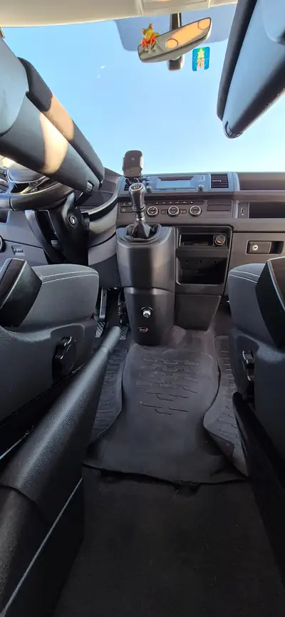 VW T6 California Beach TDI — Camping-car aménagé, 130'000 km, prêt à l'aventure — Miniature 13