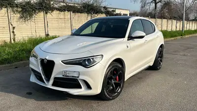 Alfa Romeo Stelvio 2.9 V6 Quadrifoglio Q4 — 510 ch, Intégrale, Blanc métallisé — exterior view