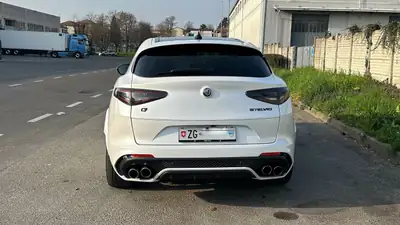 Alfa Romeo Stelvio 2.9 V6 Quadrifoglio Q4 — 510 ch, Intégrale, Blanc métallisé — rear view