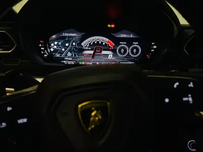 Lamborghini Urus E-Gear — Le SUV hyperperformant à transmission semi-automatique — Miniatur 9