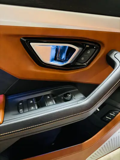 Lamborghini Urus E-Gear — Le SUV hyperperformant à transmission semi-automatique — Miniatur 11