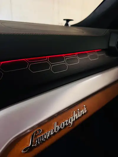 Lamborghini Urus E-Gear — Le SUV hyperperformant à transmission semi-automatique — Miniatur 10