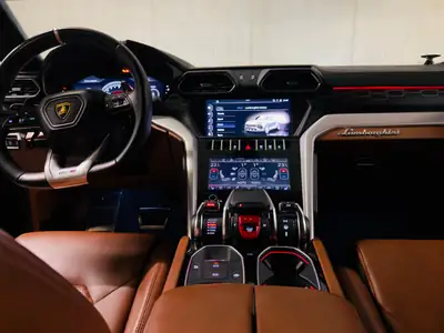 Lamborghini Urus E-Gear — Le SUV hyperperformant à transmission semi-automatique — Miniatur 17
