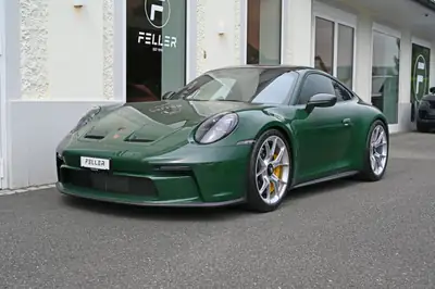 Porsche 911 GT3 Touring PDK — Sportive légendaire en vert British Racing avec 510 ch — side view