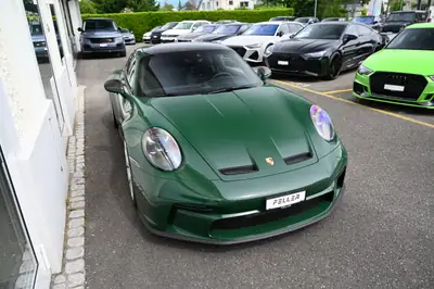 Porsche 911 GT3 Touring PDK — Sportive légendaire en vert British Racing avec 510 ch — interior