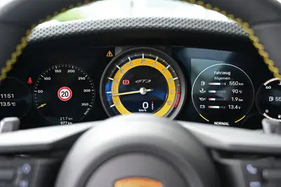 Porsche 911 GT3 Touring PDK — Sportive légendaire en vert British Racing avec 510 ch — Thumbnail 24