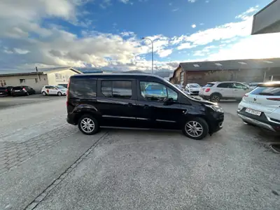 Ford Tourneo Connect Grand 7 places — Minibus diesel automatique, 48 000 km seulement — rear view
