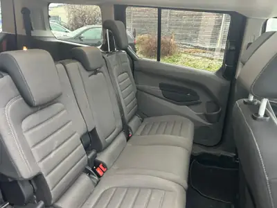 Ford Tourneo Connect Grand 7 places — Minibus diesel automatique, 48 000 km seulement — Thumbnail 8