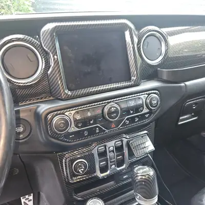 Jeep Wrangler Unlimited Sport — 4x4 aventurier avec tente de toit intégrée — Miniatur 10