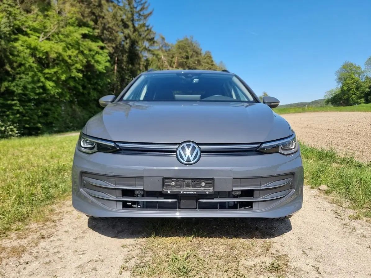 VW Golf Variant 2.0 TDI Style DSG — Monospace diesel efficace, seulement 13 000 km — Außenansicht